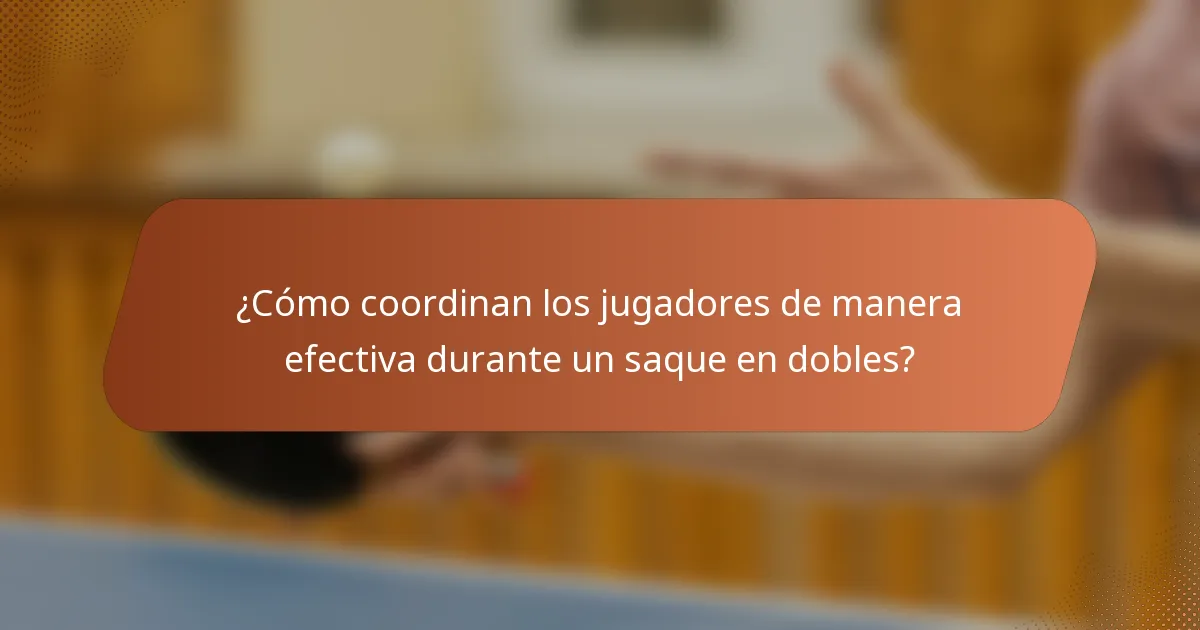 ¿Cómo coordinan los jugadores de manera efectiva durante un saque en dobles?