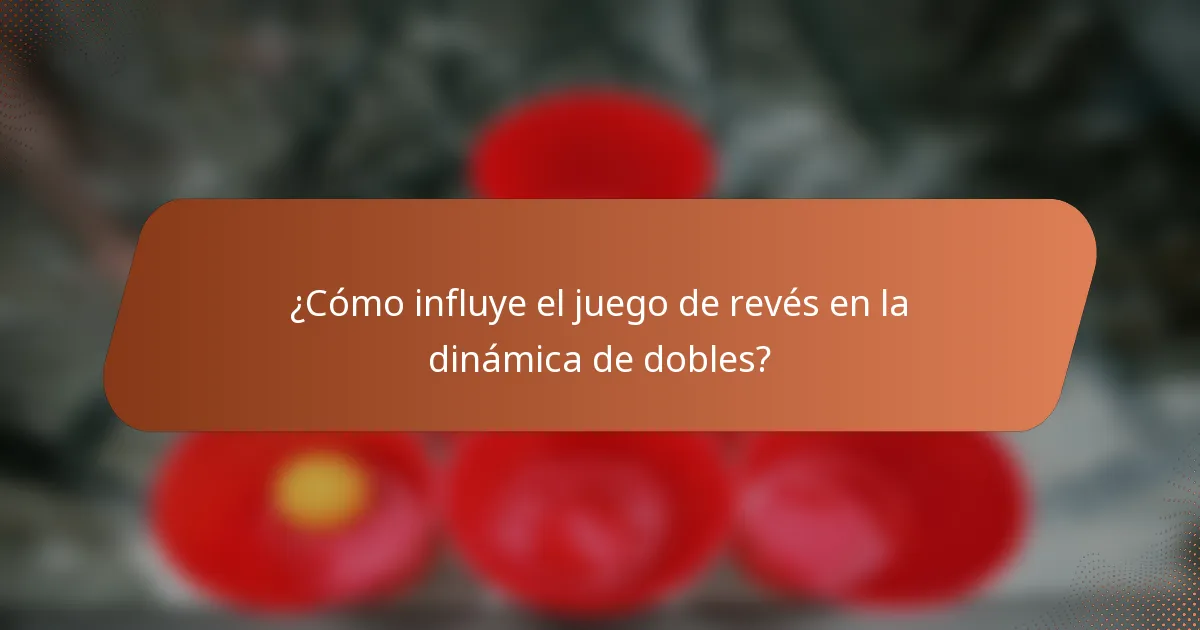¿Cómo influye el juego de revés en la dinámica de dobles?